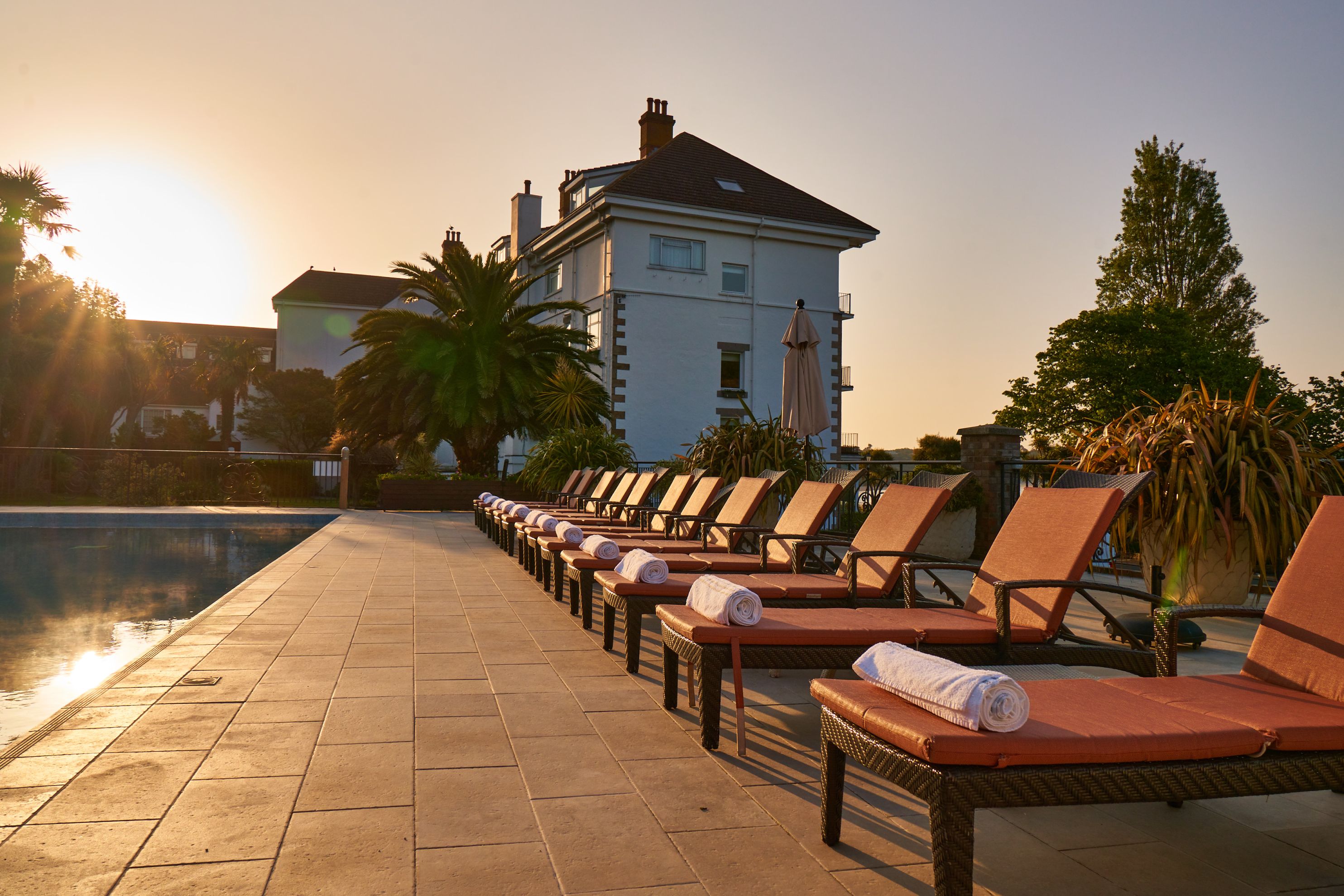 Hotel with a pool in Jersey