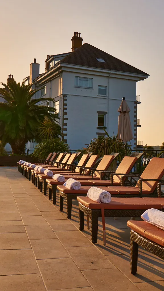 Hotel with a pool in Jersey